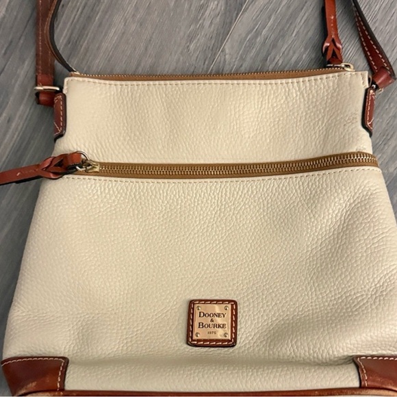 Dooney & Bourke Tan and Cream Crossbody Bag - Picture 2 of 5